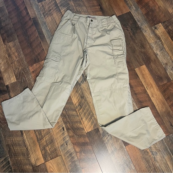 VINTAGE 5.11 Tactical Cargo Pants
Size 34 x 36 Tan 2000s Y2K Pockets
Hiking - Picture 1 of 9